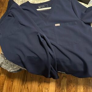 Figs Women’s Navy Set - Catarina Top XL and Zamora Jogger Bottom L